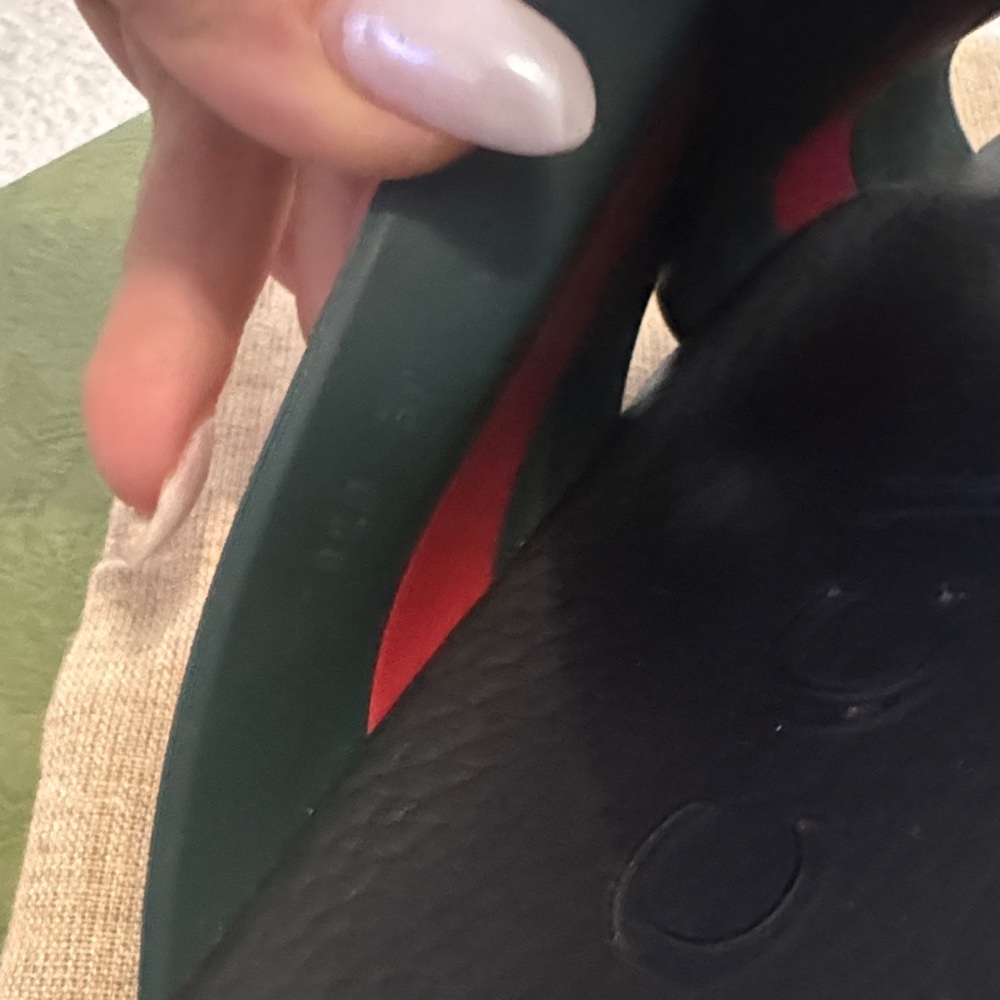 Gucci Red and Dark Green Crisscross Rubber Slide Sandals - Picture 4 of 8